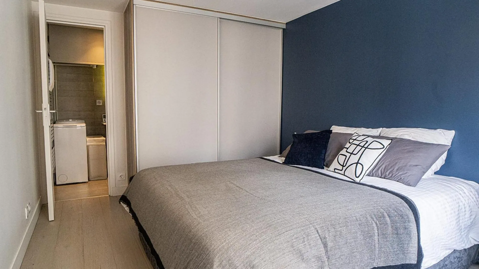Comfortable And Bright 50 M In Paris 10Th France